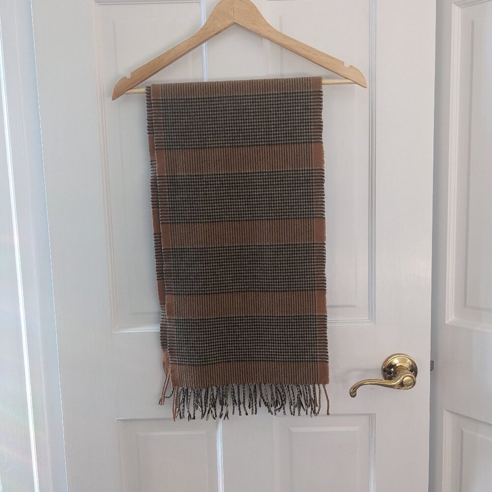 Cashmere hound tooth scarf